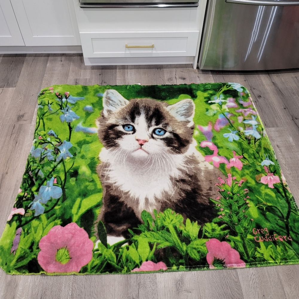 Greg Cuddiford cat in Meowdow raw hem blanket